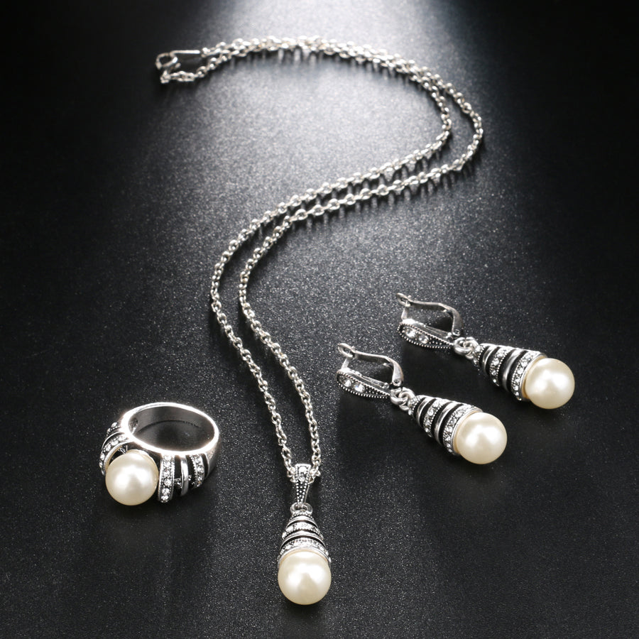 Set Collana, Orecchini e Anello con Perle da Donna