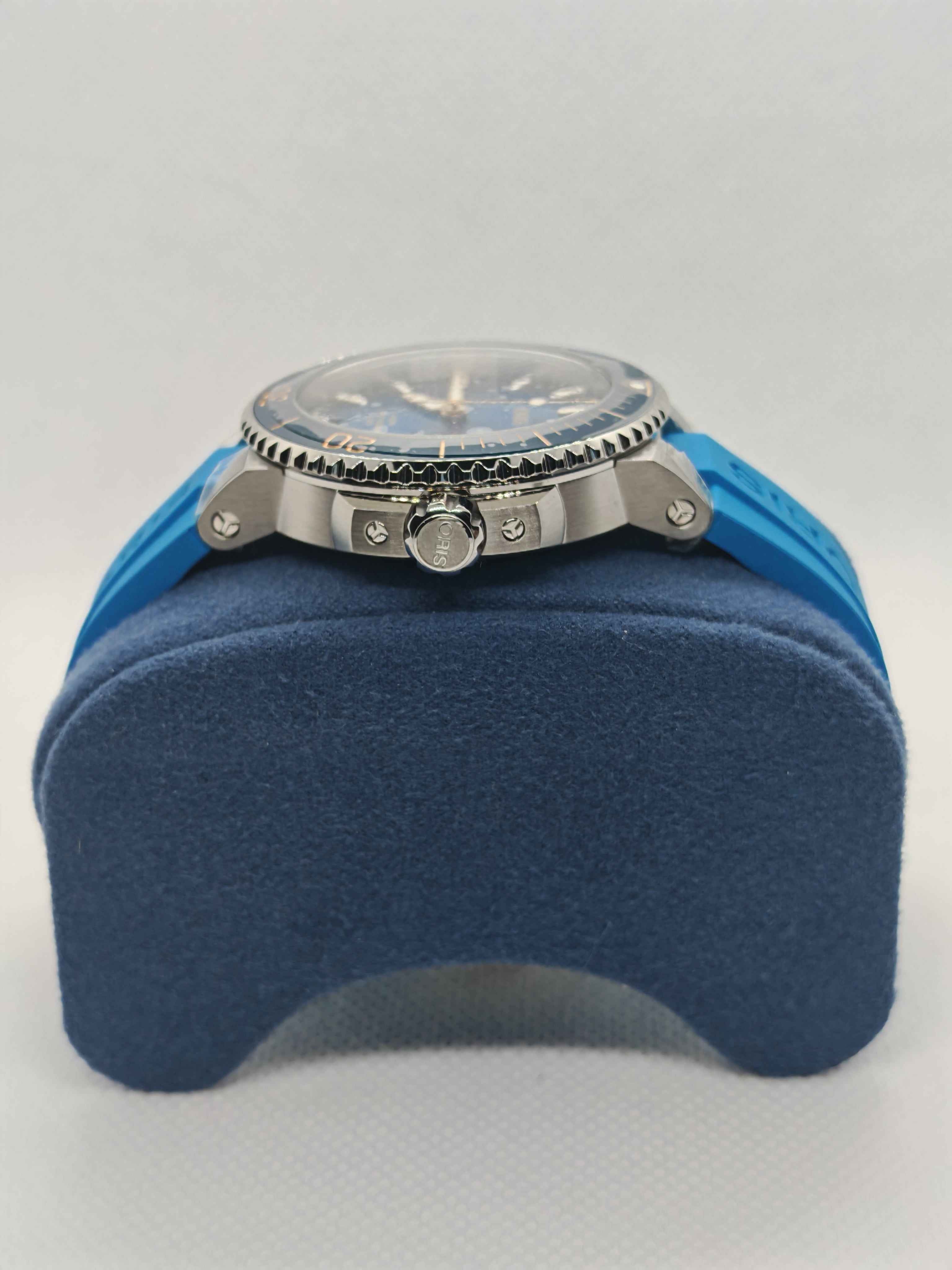 Oris Aquis Date Calibre 400 Uomo Swiss Made 41,5 mm Quadrante Blu Acciaio Cinturino Caucciù Blu Vetro Zaffiro Antiriflesso Automatico Calibro 400 Data Riserva 120 Ore Diver 300m Ref. 01 400 7769 4125-07 4 22 75FC Full Set